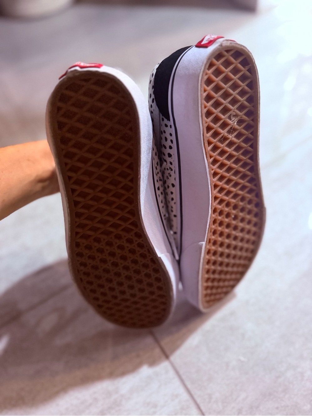 Women’s old skool Vans - Picture 2 of 4